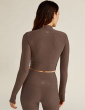 Load image into Gallery viewer, Featherweight Moving On Crop Pullover