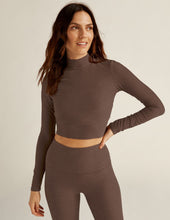 Load image into Gallery viewer, Featherweight Moving On Crop Pullover
