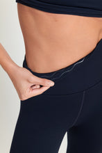 Load image into Gallery viewer, Golden Icon Jacquard Legging