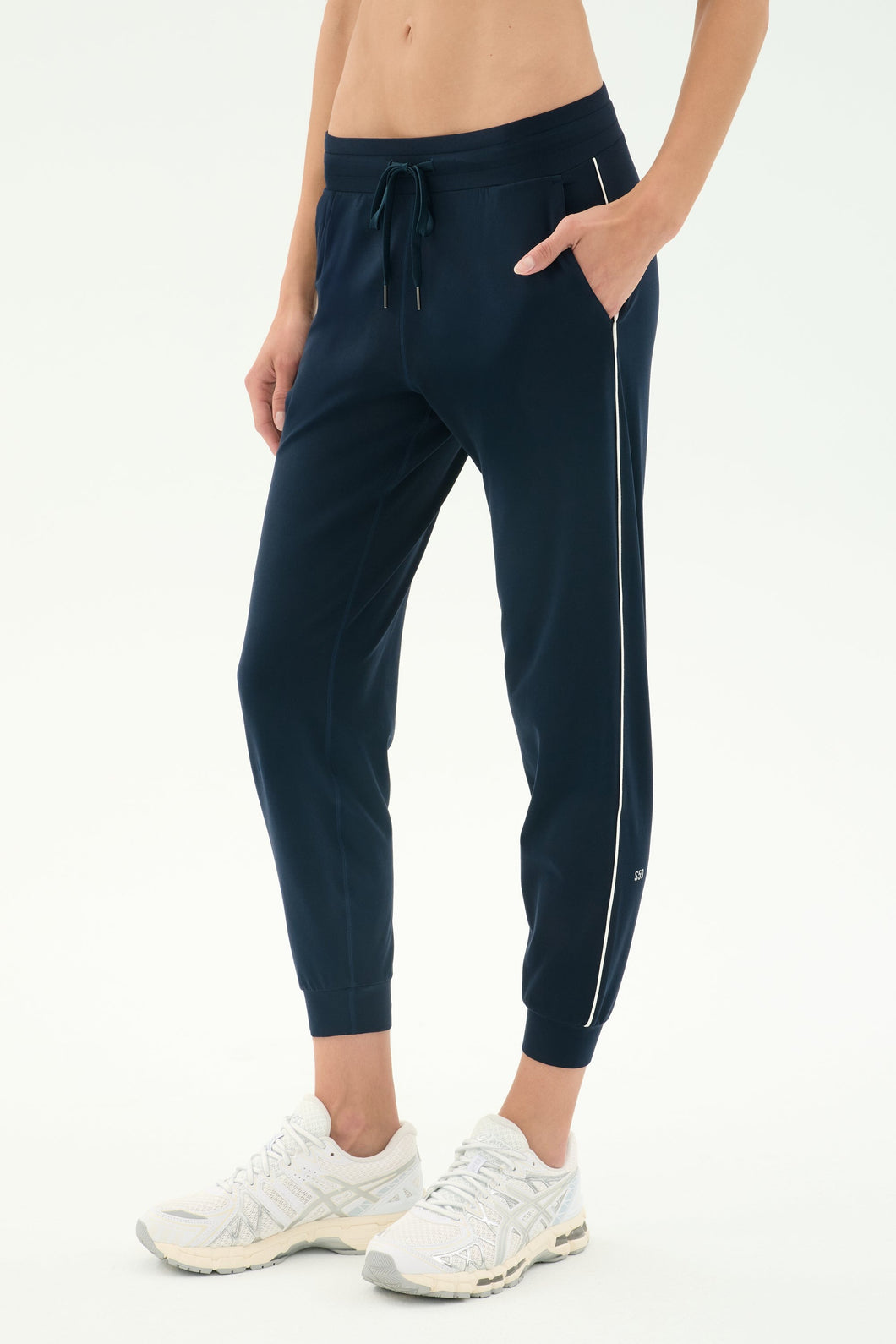 Airweight Jogger w/Piping