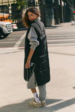 Load image into Gallery viewer, On The Move Packable Vest
