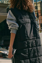 Load image into Gallery viewer, On The Move Packable Vest
