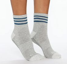 Load image into Gallery viewer, Short Crew Be Strong Grip Socks Heather/Teal
