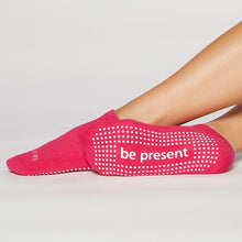 Load image into Gallery viewer, Be Present Grip Socks Lipstick/White

