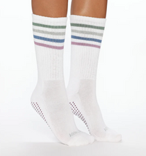 Load image into Gallery viewer, Crew Be Happy Grip Socks Daisy

